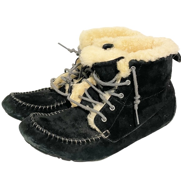 UGG Womens 7 Black Chickaree Suede Moccasin Shearling Lined Booties Boots - Picture 1 of 7